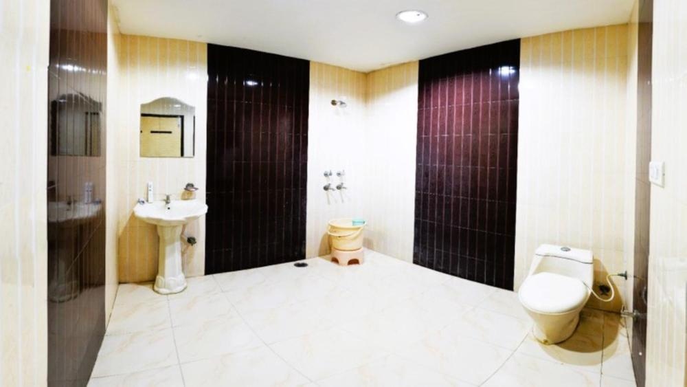 Room image 4