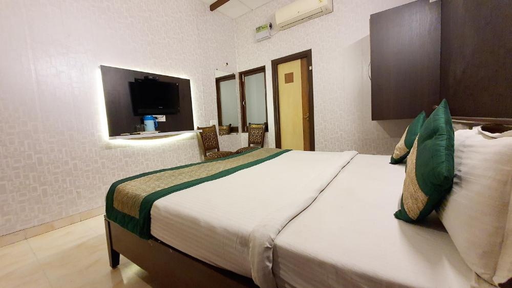 Room image 4